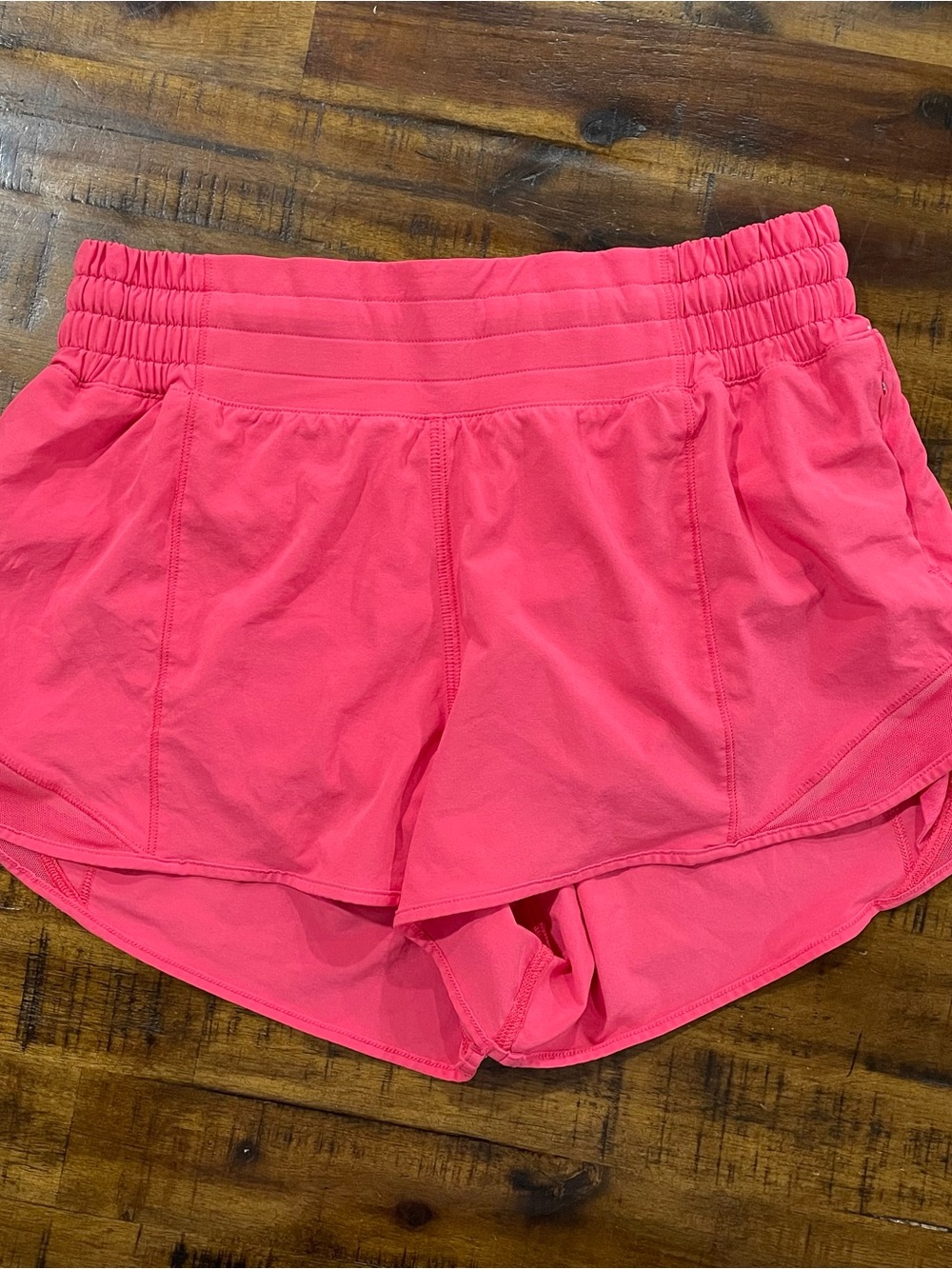 Lululemon Hotty Hot HR 2.5” Shorts Lip Gloss 6